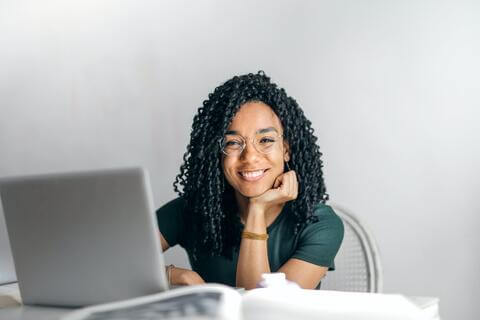 A young woman using a laptop.